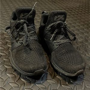 APL performance shoe - Size 7